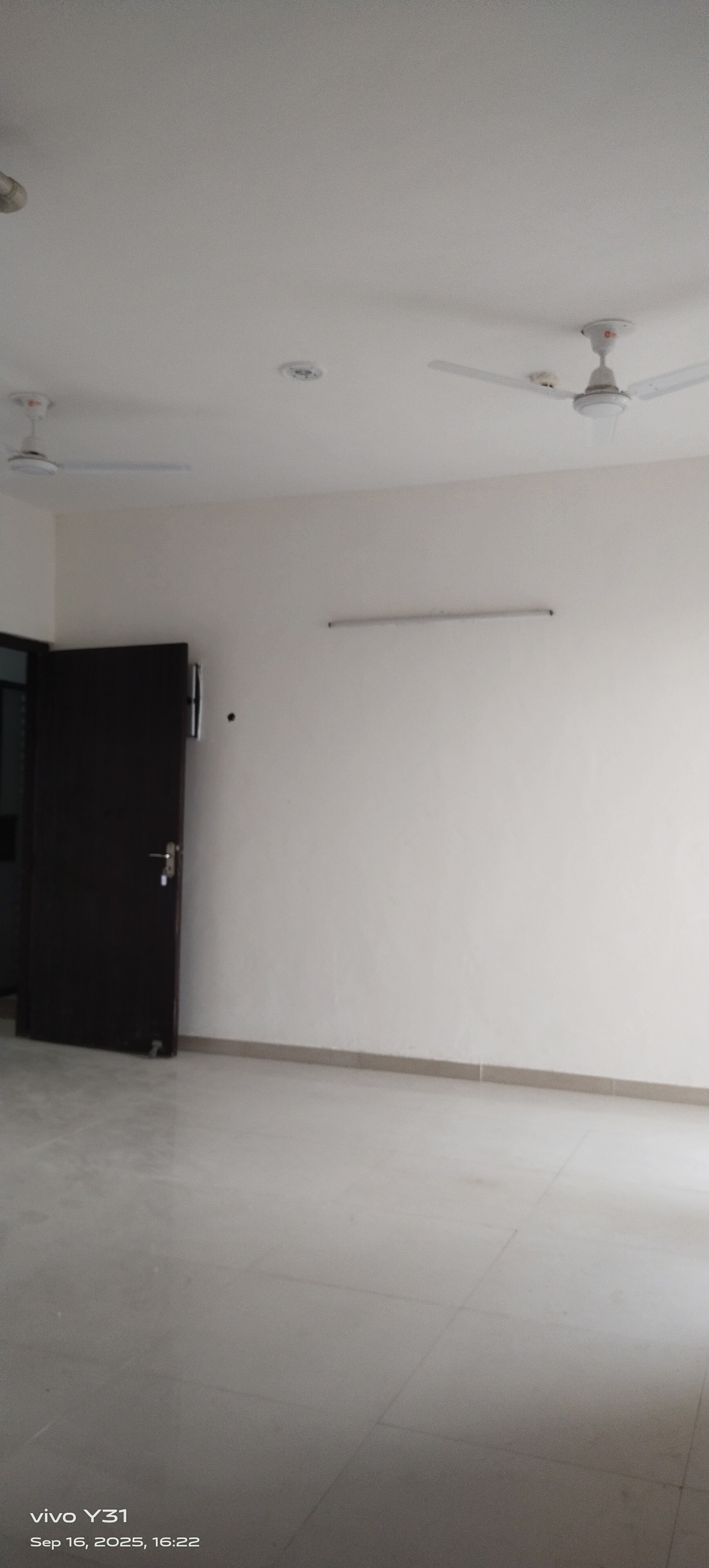 2 BHK Apartment For Rent in Mahagun Mywoods