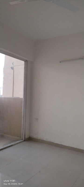 Room in 2 BHK Apartment at Mahagun Mywoods, Sector 16c Greater Noida – for Rent