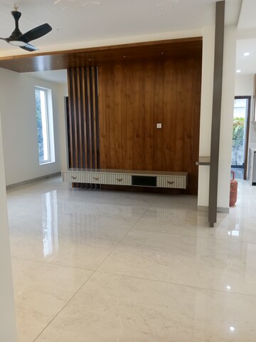 Room in 3 BHK Apartment at Jubilee Hills – for Sale