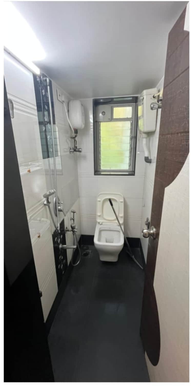 Bathroom, everest-apartment-andheri 1.5 Bedroom 910 Sq.Ft. Apartment In Andheri West Mumbai 9196178