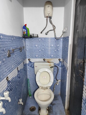 Bathroom in 1 RK Apartment at Vijayant Enclave, Sector 29 – for Rent