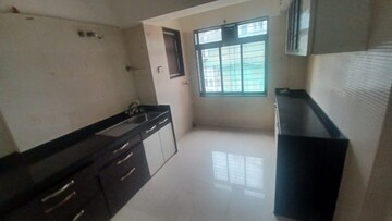 Room in 3 BHK Apartment at Prarthna Heights, Parel – for Rent