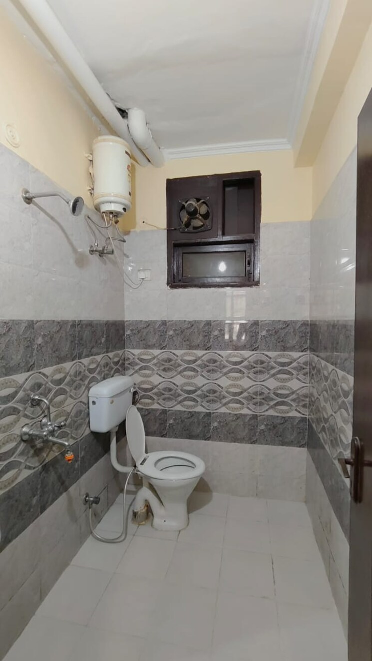 Bathroom, sushant lok i 1 Bedroom 555 Sq.Ft. Builder Floor In Sushant Lok I Gurgaon 9196208