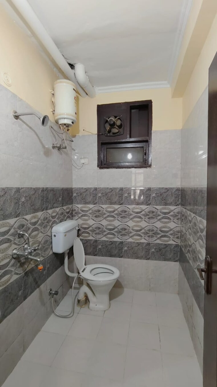 Bathroom, sushant lok i 1 Bedroom 555 Sq.Ft. Builder Floor In Sushant Lok I Gurgaon 9196208