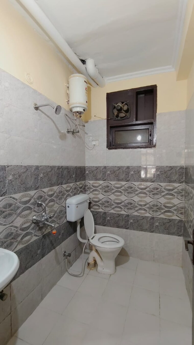 Bathroom, sushant lok i 1 Bedroom 555 Sq.Ft. Builder Floor In Sushant Lok I Gurgaon 9196208