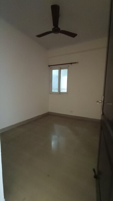 Room in 3 BHK Apartment at Saviour Park, Mohan Nagar – for Rent