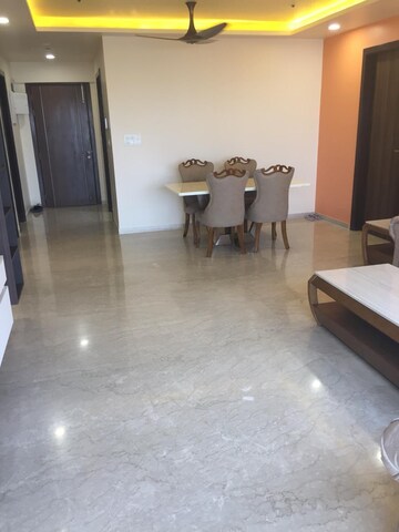 Room in 3 BHK Apartment at Four Bunglows – for Rent
