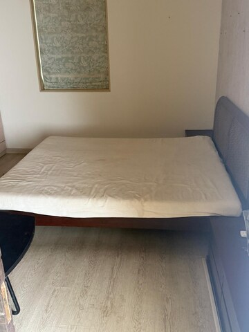Bedroom in 2 BHK Apartment at Mahim – for Rent