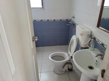 Bathroom in 4 BHK Apartment at Rohan 10 Kasturkunj, Ashok Nagar – for Rent