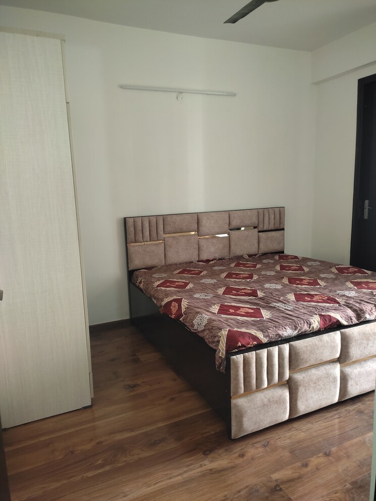 Room, signature-global-park-4-and-5 3 Bedroom 1081 Sq.Ft. Builder Floor In Sohna Sector 36 Gurgaon 9196446