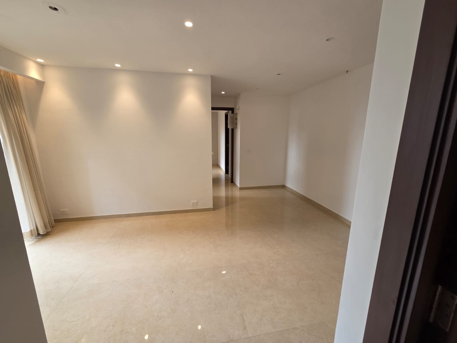 2 BHK + Servant Room Apartment For Rent in Hiranandani Highland