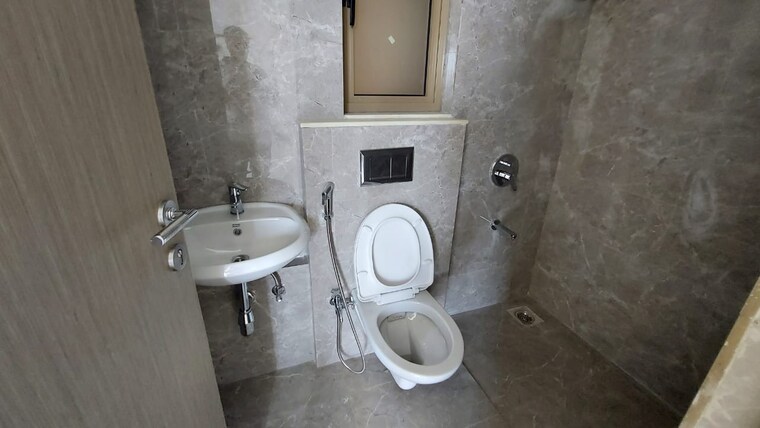 Bathroom, sheth-vasant-blossom 2 Bedroom 706 Sq.Ft. Apartment In Marol Mumbai 9196456