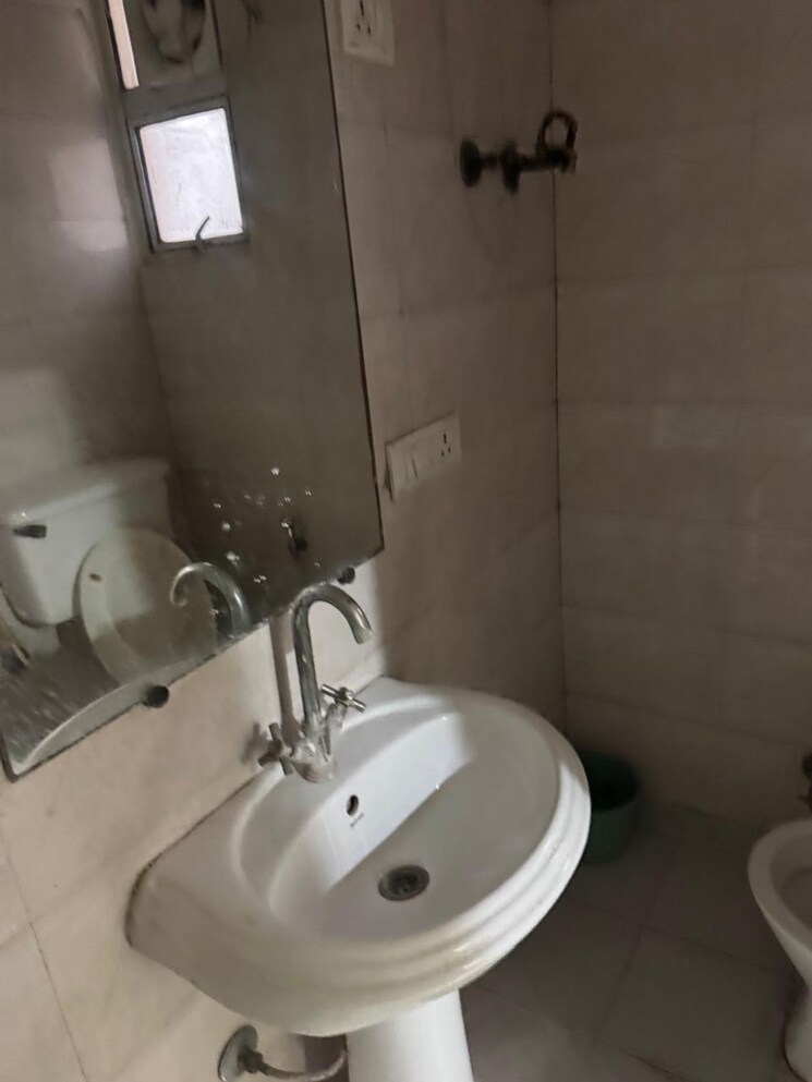Bathroom, gaur-city-2-10th-avenue 2.5 Bedroom 1175 Sq.Ft. Apartment In Sector 16c Greater Noida Greater Noida 9196472