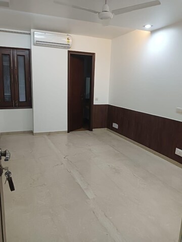 Room in 3 BHK Builder Floor at Uday Park – for Rent