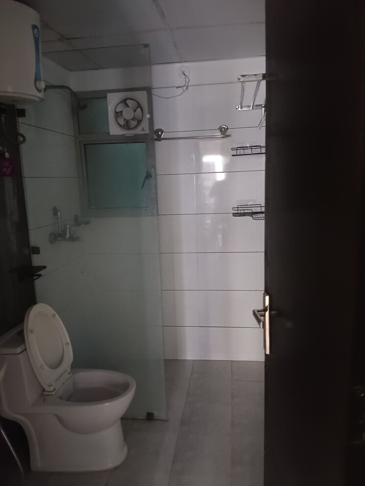 Bathroom, gulshan-bellina 2.5 Bedroom 1105 Sq.Ft. Apartment In Sector 16 Greater Noida Greater Noida 9196483