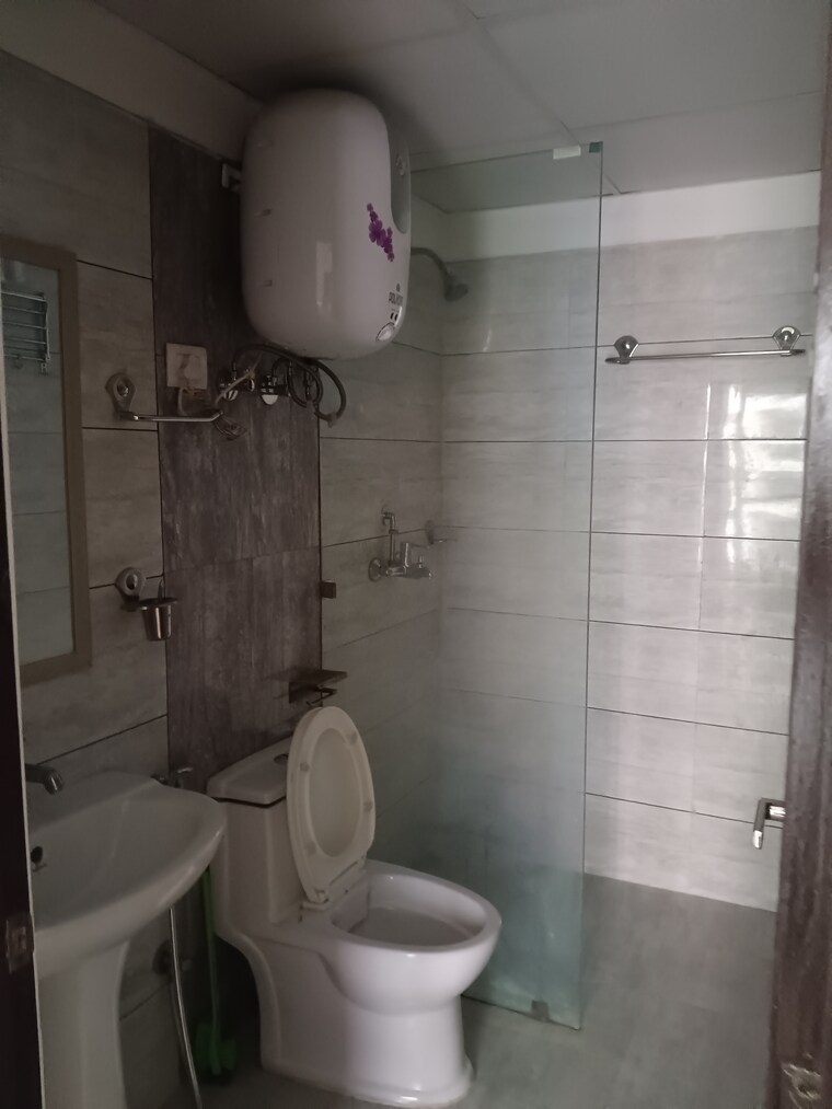 Bathroom, gulshan-bellina 2.5 Bedroom 1105 Sq.Ft. Apartment In Sector 16 Greater Noida Greater Noida 9196483