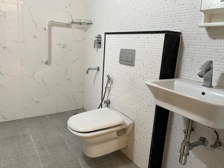 Bathroom, snn-raj-grandeur 3 Bedroom 1375 Sq.Ft. Apartment In Bommanahalli Bangalore 9196473