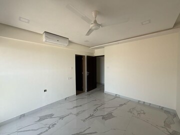 Room in 3 BHK Apartment at RNA NG Eclat, Andheri West – for Rent