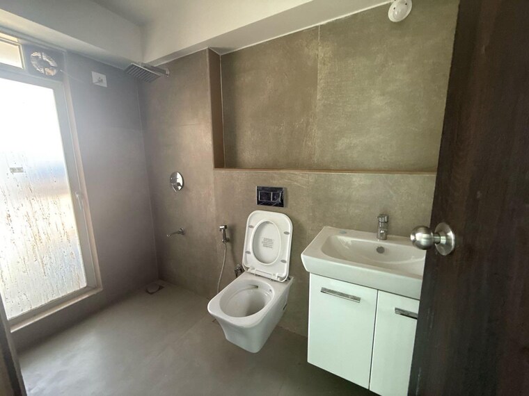 Bathroom, rna-ng-eclat 3 Bedroom 1118 Sq.Ft. Apartment In Andheri West Mumbai 9196463