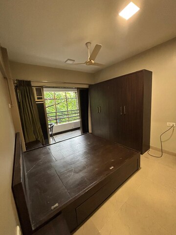 Room in 3 BHK Apartment at Poseidon Apartment, Andheri West – for Rent