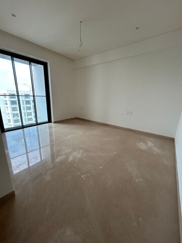 Room in 3 BHK Apartment at Rustomjee Parishram, Pali Hill – for Rent