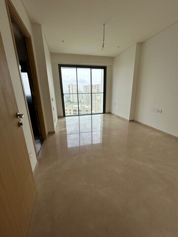 Room in 3 BHK Apartment at Rustomjee Parishram, Pali Hill – for Rent