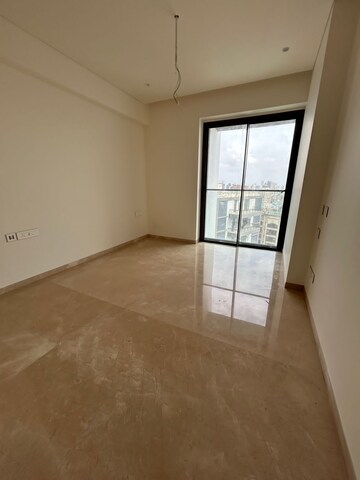 Room in 3 BHK Apartment at Rustomjee Parishram, Pali Hill – for Rent