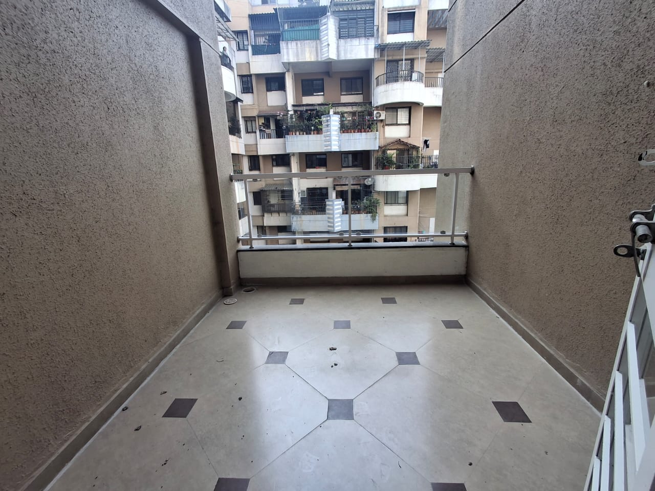 2 BHK + Servant Room Apartment For Sale in Om Trimurti Apartment