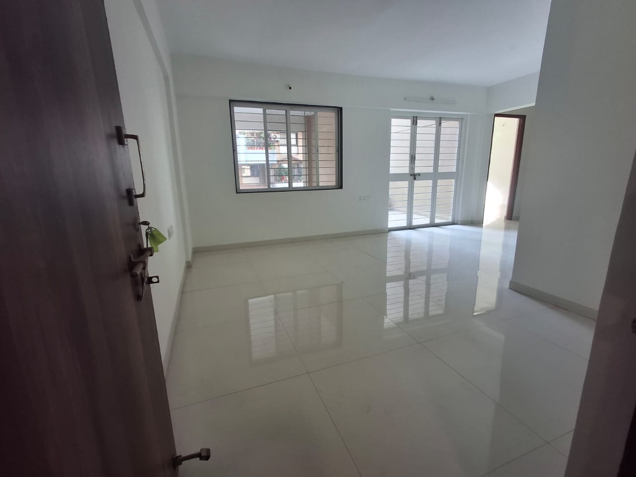 3 BHK + Servant Room Apartment For Sale in Om Trimurti Apartment