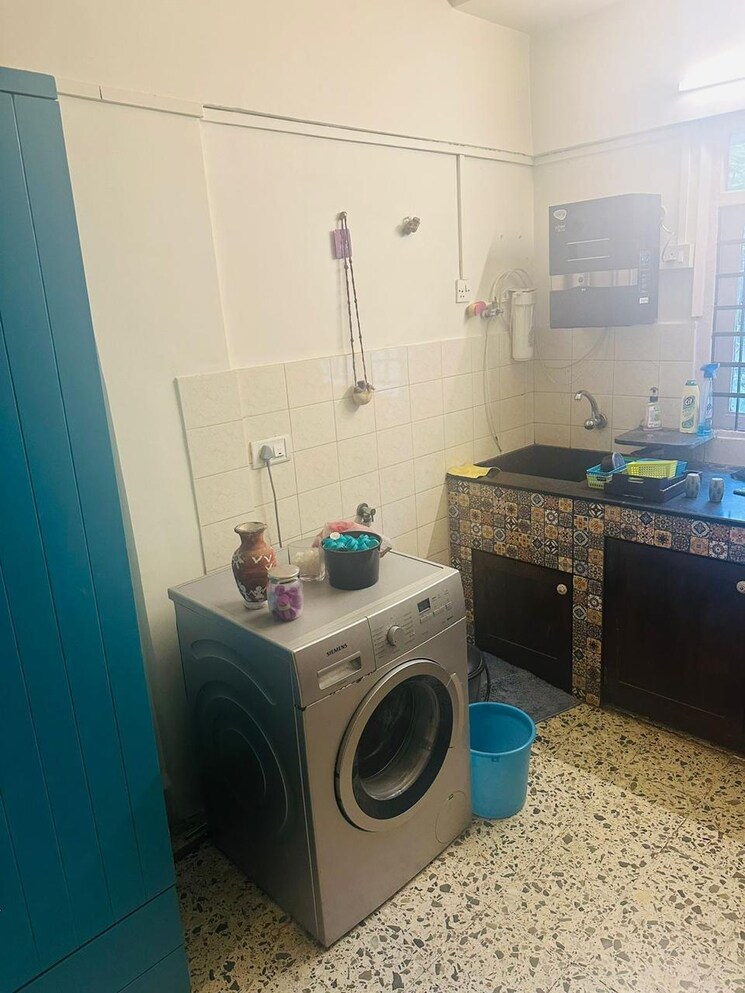 Bathroom, neptune-chs-andheri-west 2 Bedroom 850 Sq.Ft. Apartment In Andheri West Mumbai 9196514