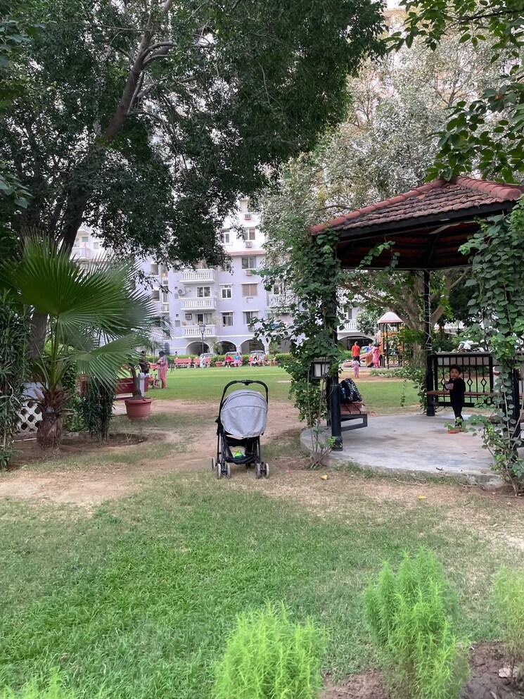  Parking, dlf-the-carlton-estate 4 Bedroom 1740 Sq.Ft. Apartment In Dlf Phase V Gurgaon 9196550