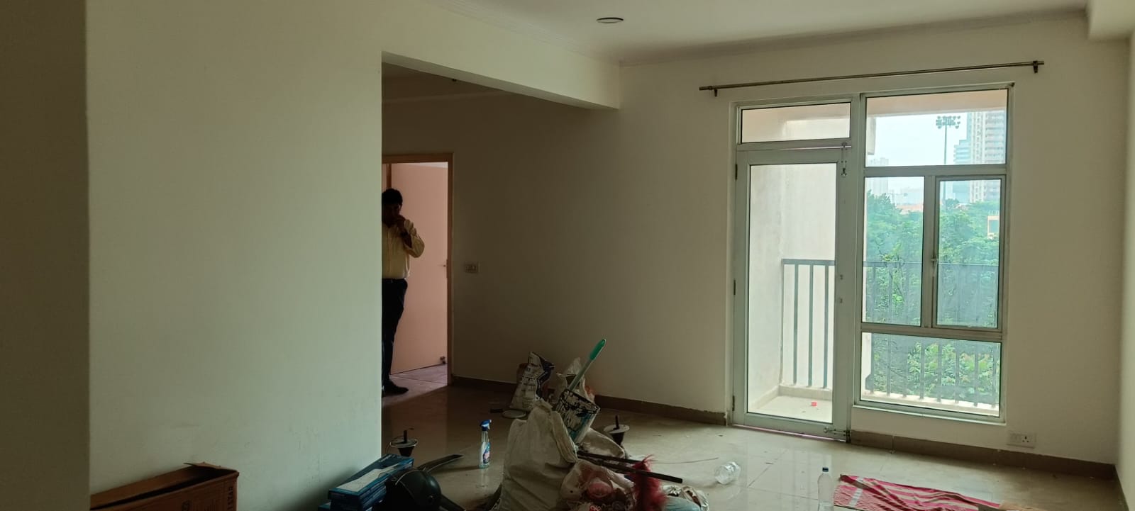 3.5 BHK + Servant Room 23000 Sq.Ft. Apartment in Gaur City 6th Avenue