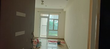 Room in 3.5 BHK Apartment at Gaur City 6th Avenue, Sector 4 Greater Noida – for Rent