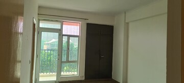 Room in 3.5 BHK Apartment at Gaur City 6th Avenue, Sector 4 Greater Noida – for Rent