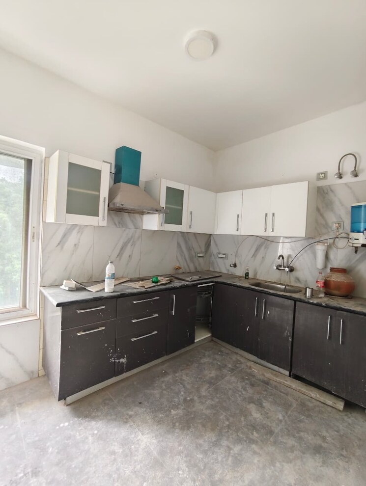 Kitchen, vasant kunj 3 Bedroom 1650 Sq.Ft. Apartment In Vasant Kunj Delhi 9196563