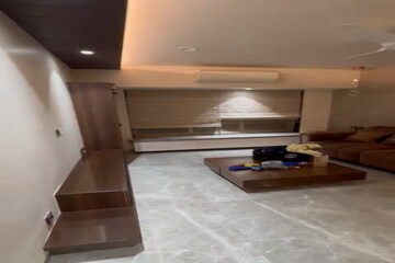 Furnished Amenities in 2 BHK Apartment at Lokhandwala Complex, Andheri West – for Rent