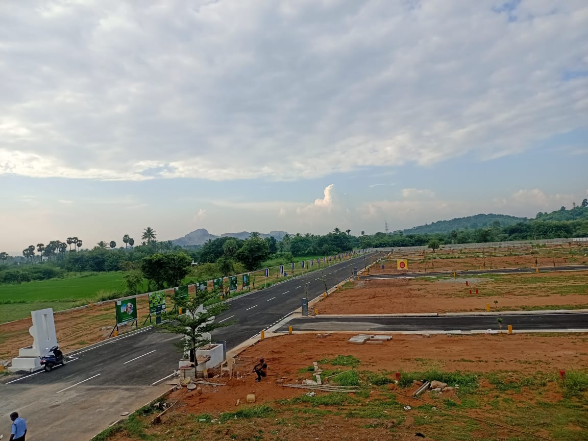 Plot For Sale in Sameera Vajralayam 