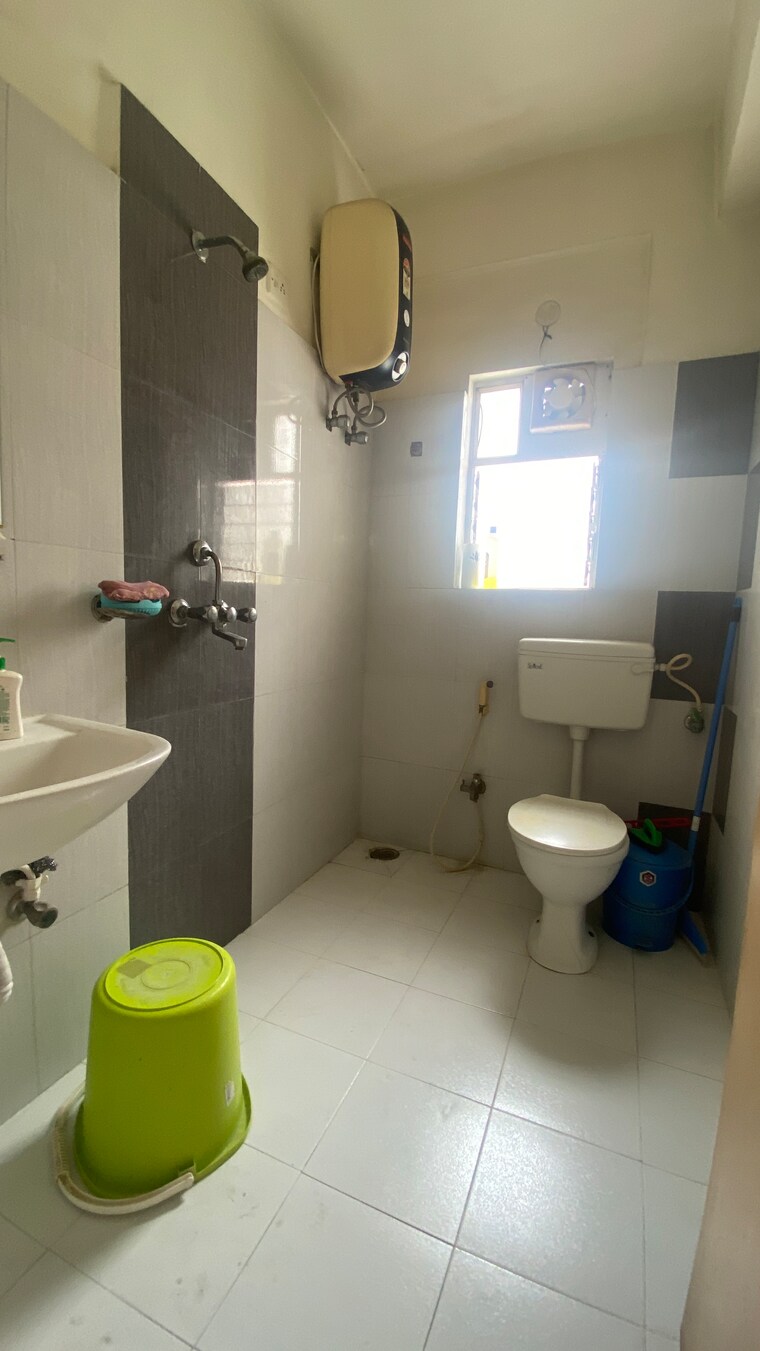 Bathroom, purti-utsav 3 Bedroom 1264 Sq.Ft. Apartment In Rajarhat Road Kolkata 9196625