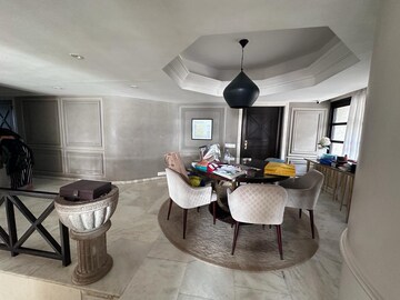 Team Area in 5 BHK Villa at Seven Bungalow, Andheri West – for Rent