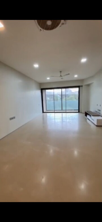 Room in 3 BHK Apartment at Rustomjee Elements, Andheri West – for Sale