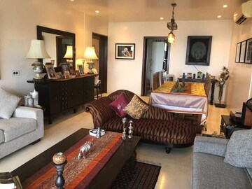 Bedroom in 4 BHK Apartment at Oberoi Realty Sky Heights, Andheri West – for Rent