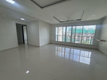 Room in 3 BHK Apartment at DLH Orchid, Andheri West – for Rent