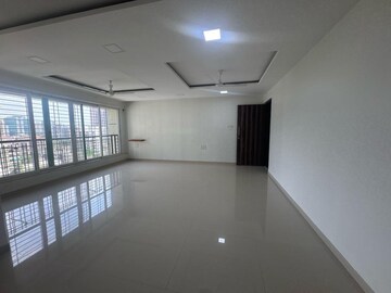 Room in 3 BHK Apartment at DLH Orchid, Andheri West – for Rent