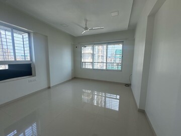 Room in 3 BHK Apartment at DLH Orchid, Andheri West – for Rent