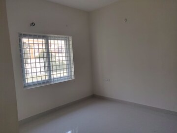 Room in 5 BHK Apartment at Tarnaka – for Sale