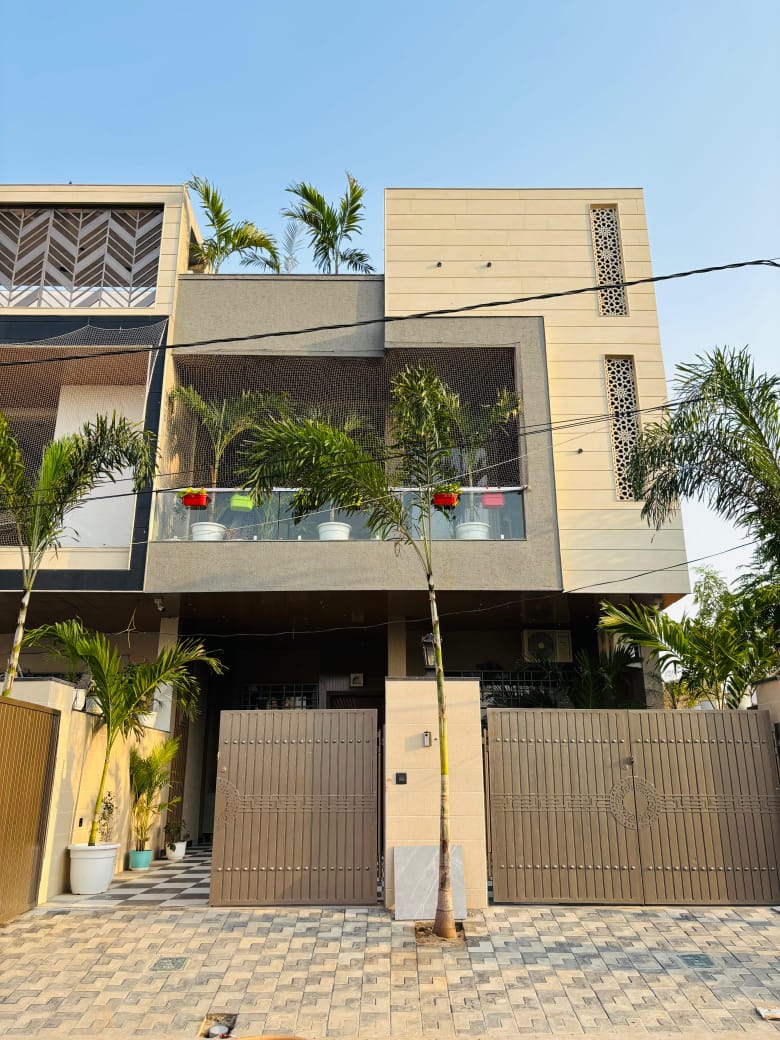 6+ BHK + Pooja Room,Study Room Villa For Sale in Dream Kothi Loins Lane va