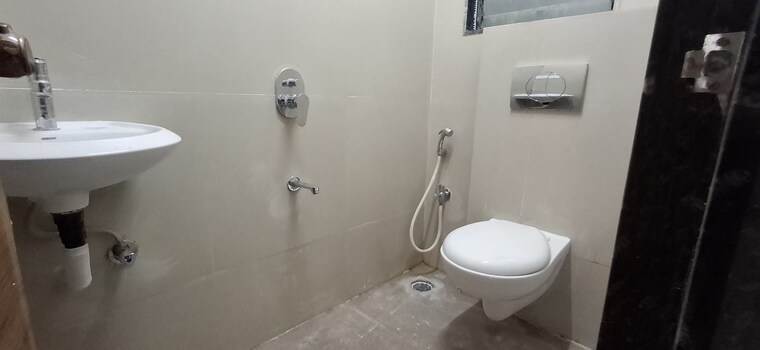 Bathroom, je-and-vee-om-trimurti 1 Bedroom 400 Sq.Ft. Apartment In Malad East Mumbai 9196745
