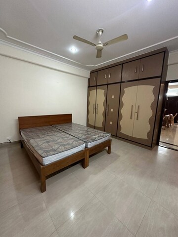 Room in 4 BHK Builder Floor at Milestone 32nd Avenue, Sector 15 – for Rent