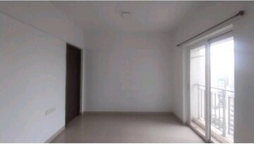 Room in 2 BHK Apartment at Kalpataru Immensa, Kolshet Road – for Rent