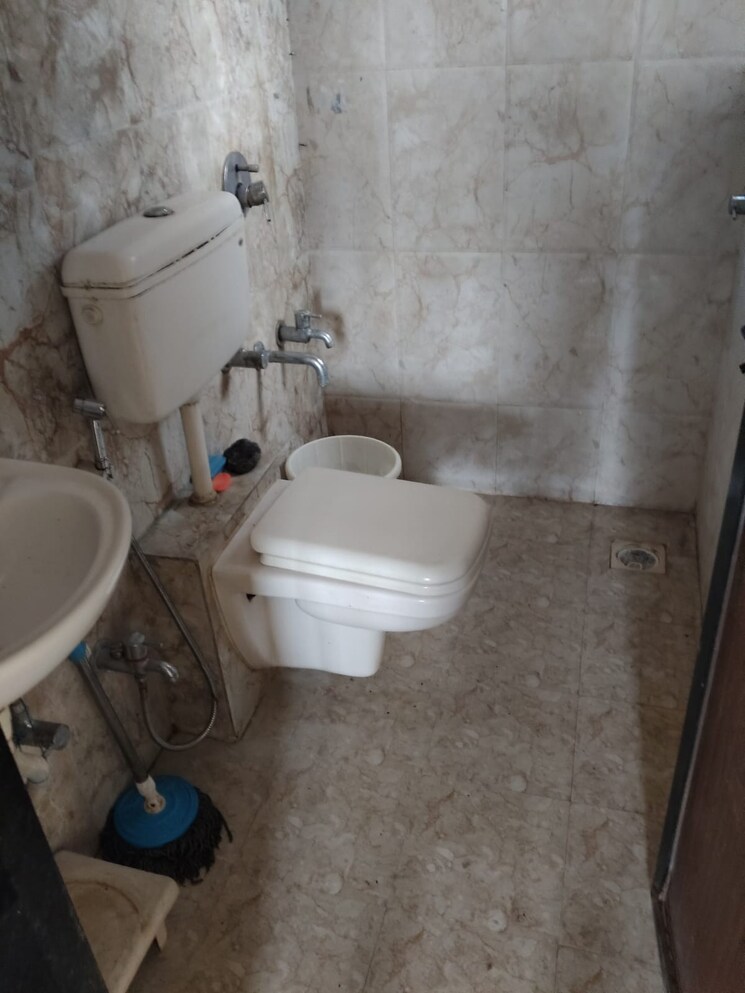 Bathroom, raunak-unnathi-greens 1 Bedroom 600 Sq.Ft. Apartment In Kasarvadavali Thane 9196793